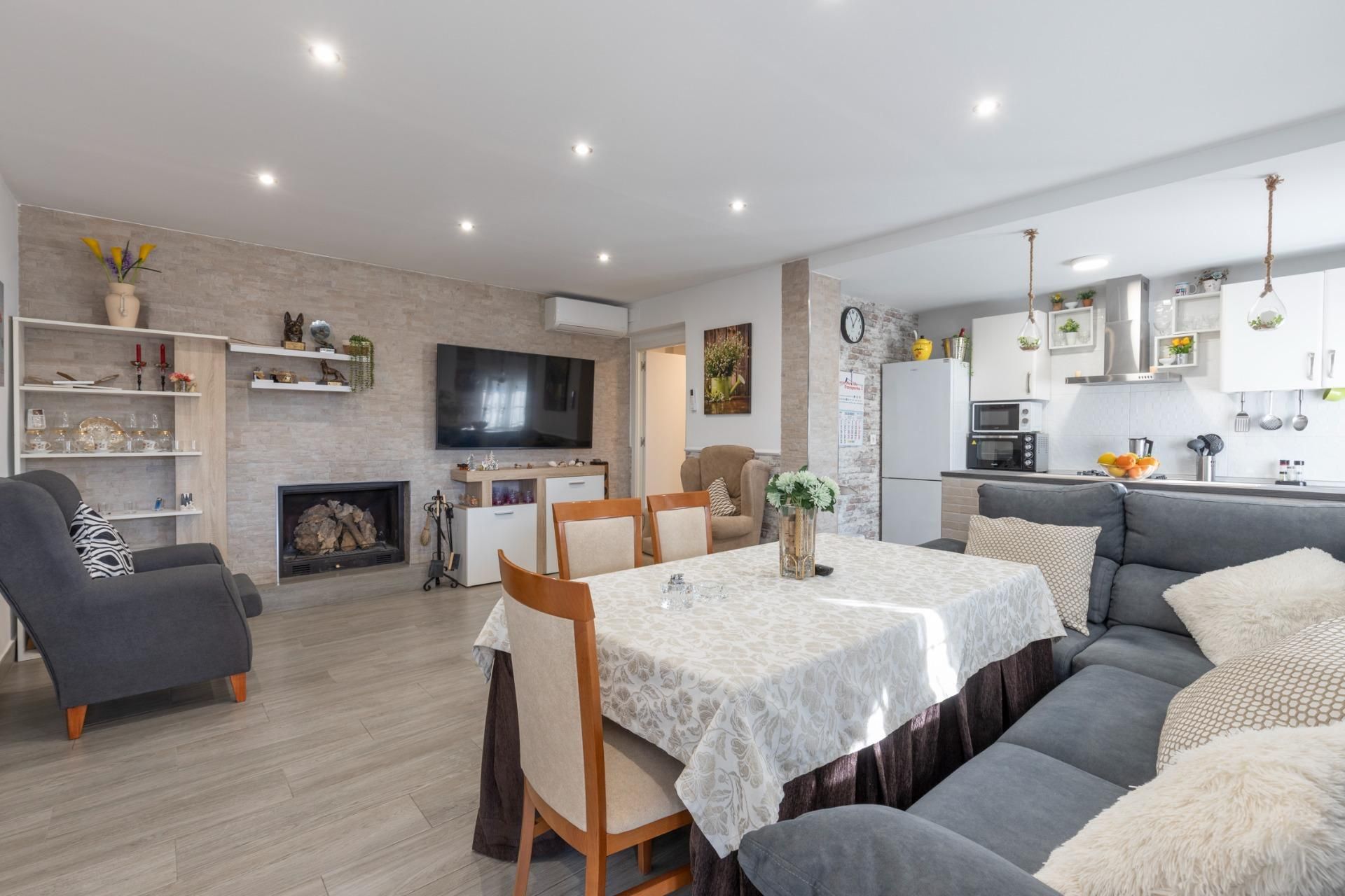 Living room of Country house for sale in Pinos Puente  with Air Conditioner, Private garden and Storage room