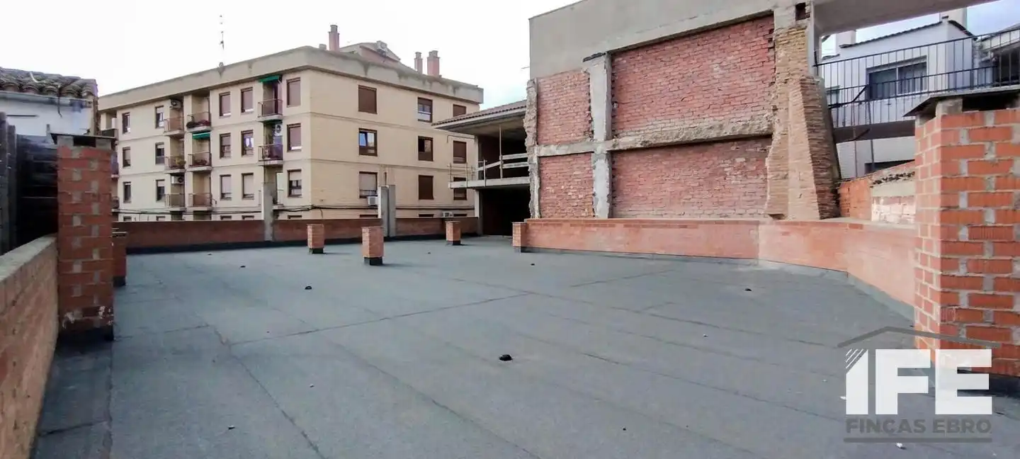 Vista exterior de Edifici en venda en Alagón