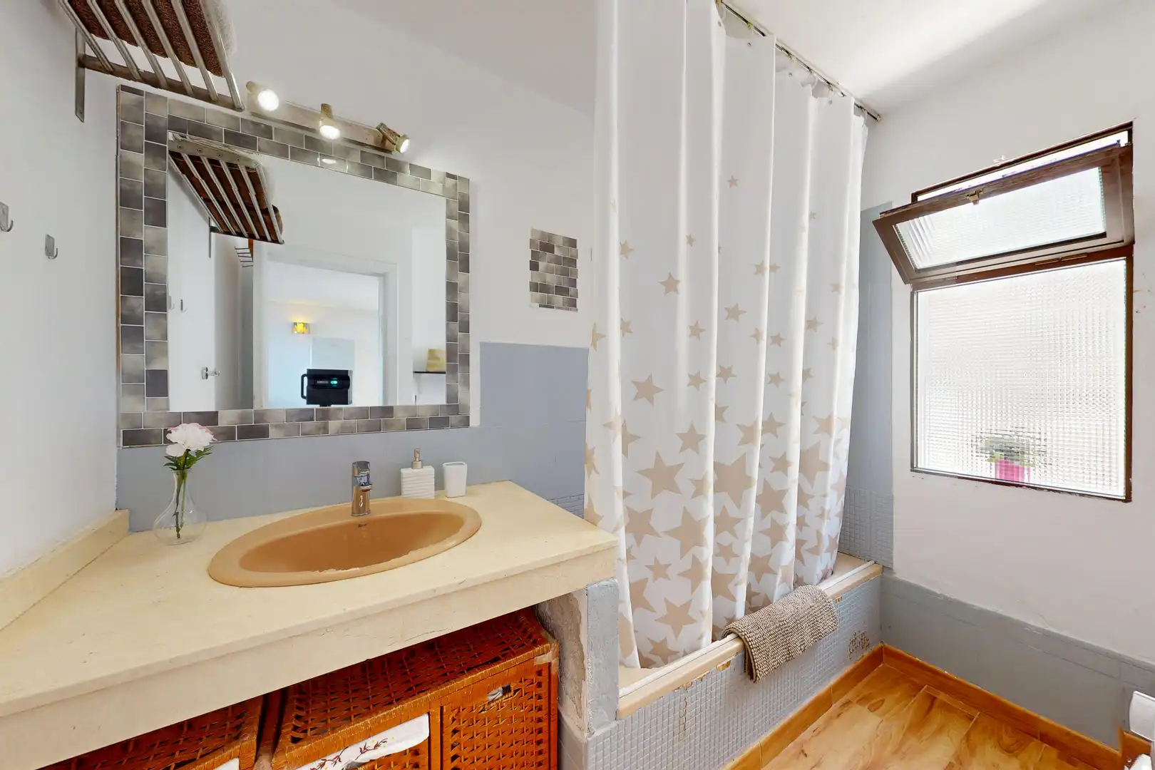 Bathroom of Flat for sale in Mogán  with Air Conditioner, Heating and Terrace
