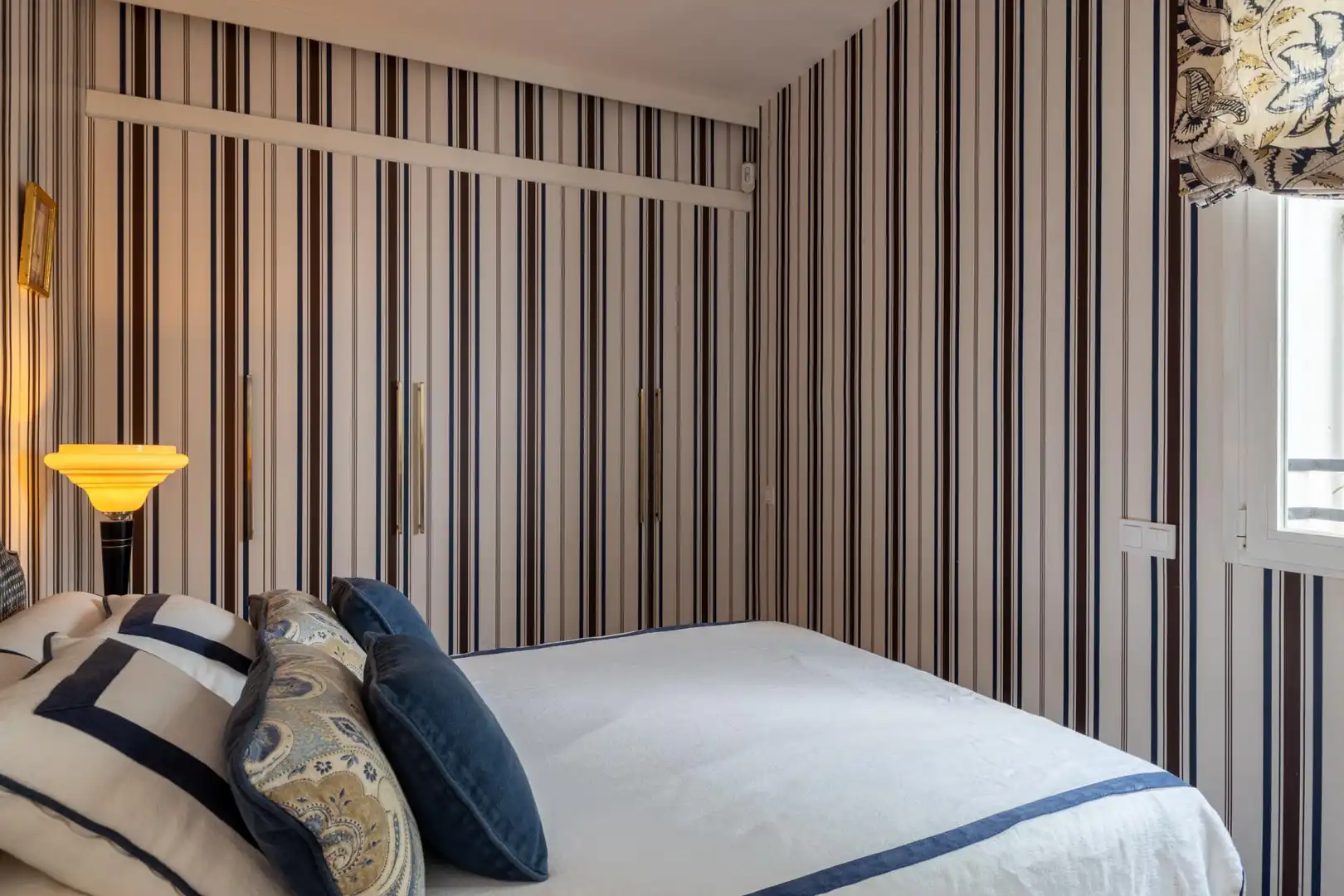 Dormitori de Apartament de lloguer en Madrid amb Aire condicionat, Calefacció i Moblat