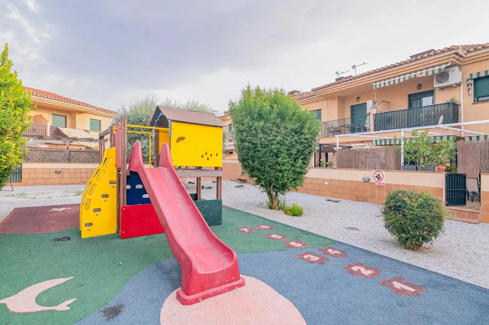 Terrassa de Casa adosada en venda en Alhendín amb Terrassa, Traster i Balcó