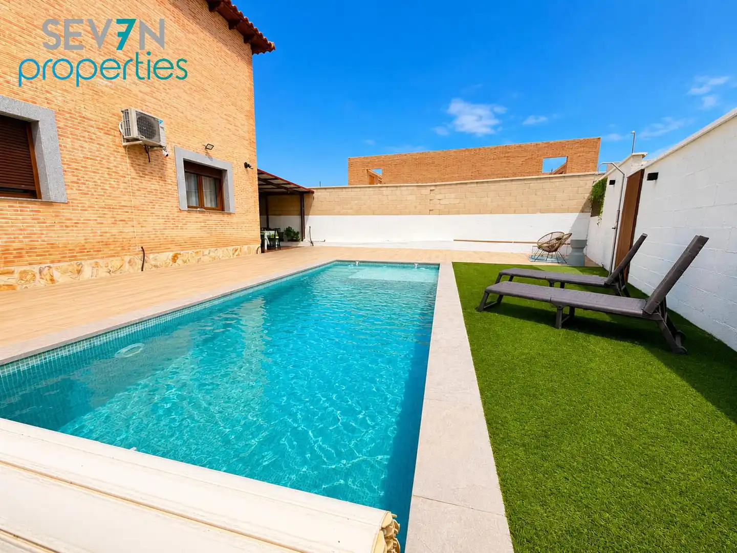 Piscina de Casa o chalet en venta en La Torre de Esteban Hambrán con Aire acondicionado, Calefacción y Jardín privado