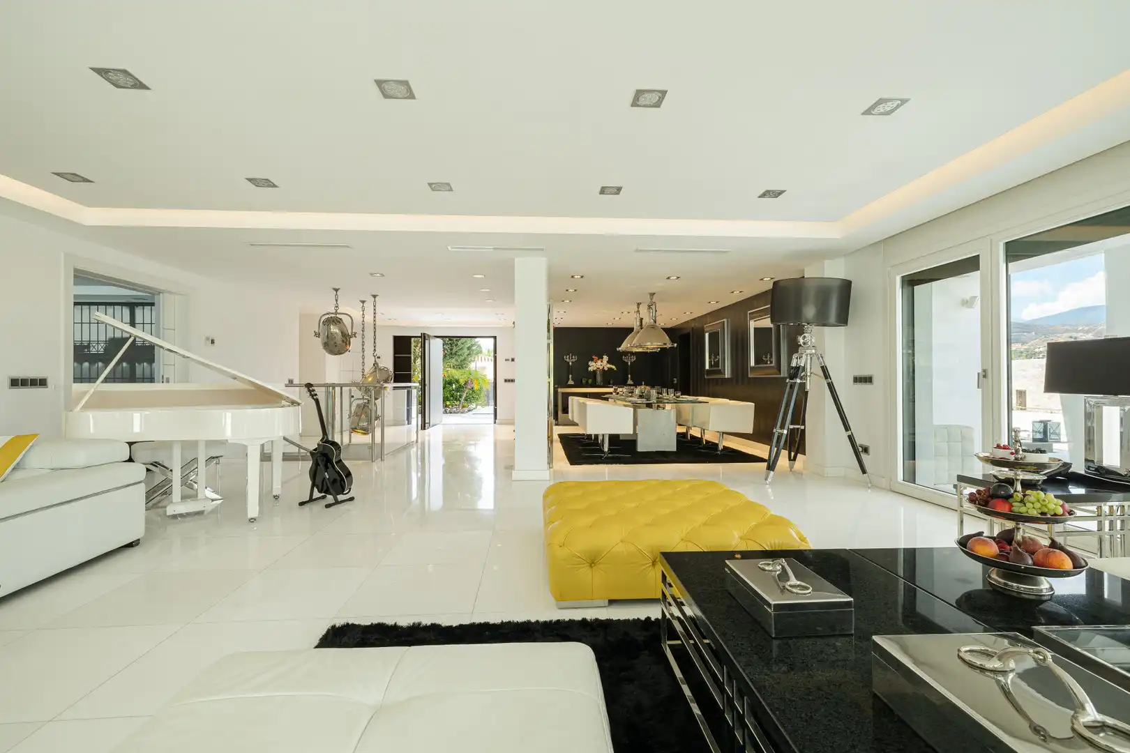 Sala d'estar de Casa o xalet en venda en Nueva Andalucía