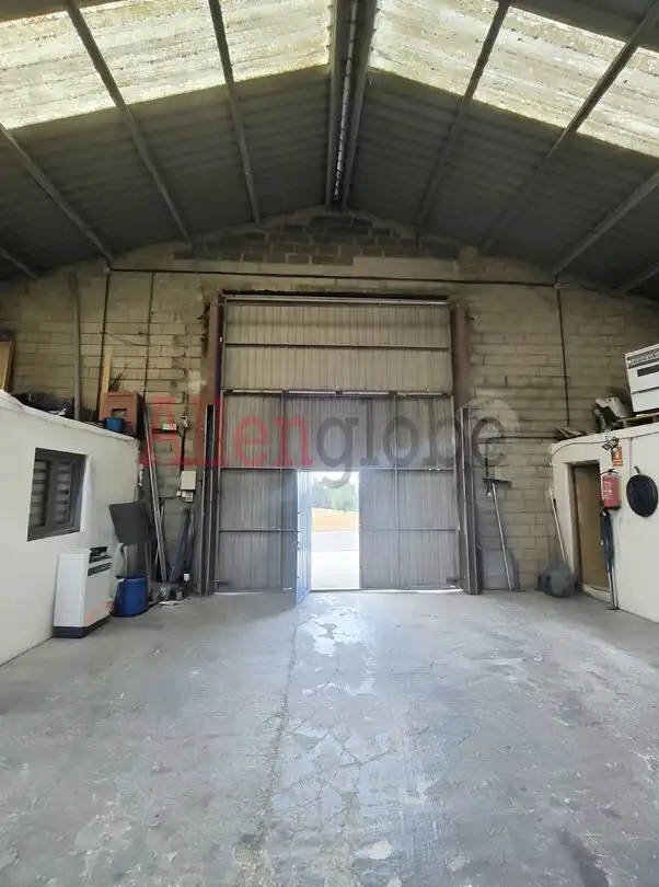 Nave industrial en venta en Illas