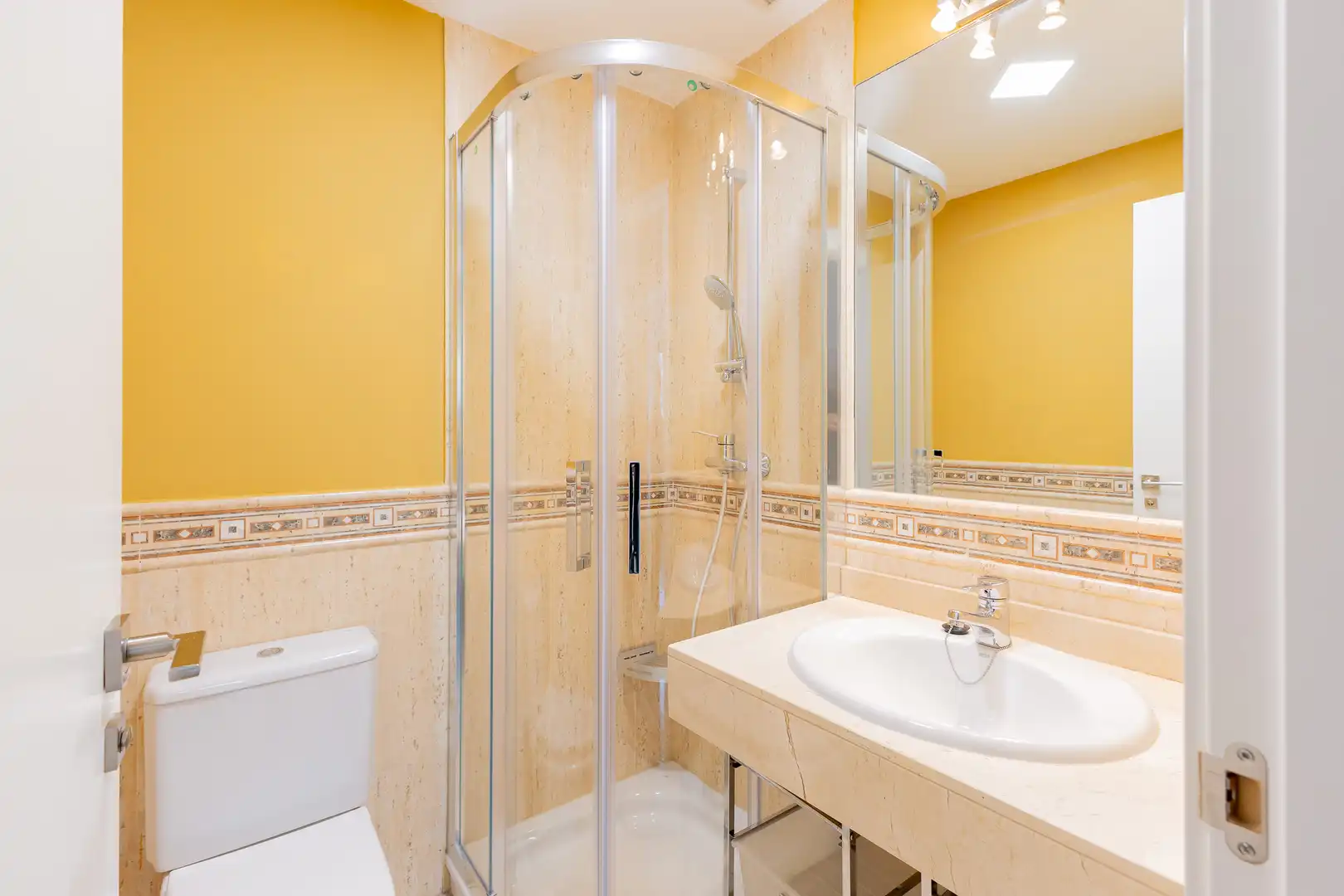 Baño de Piso de alquiler en Pozuelo de Alarcón con Aire acondicionado, Calefacción y Jardín privado