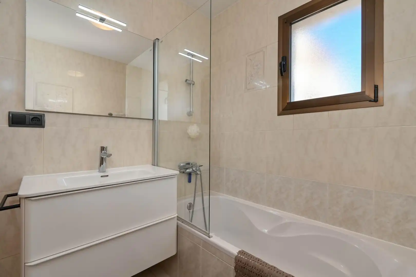 Detached house with pool for sale in La Granadella  - Costa Nova, imagen 11