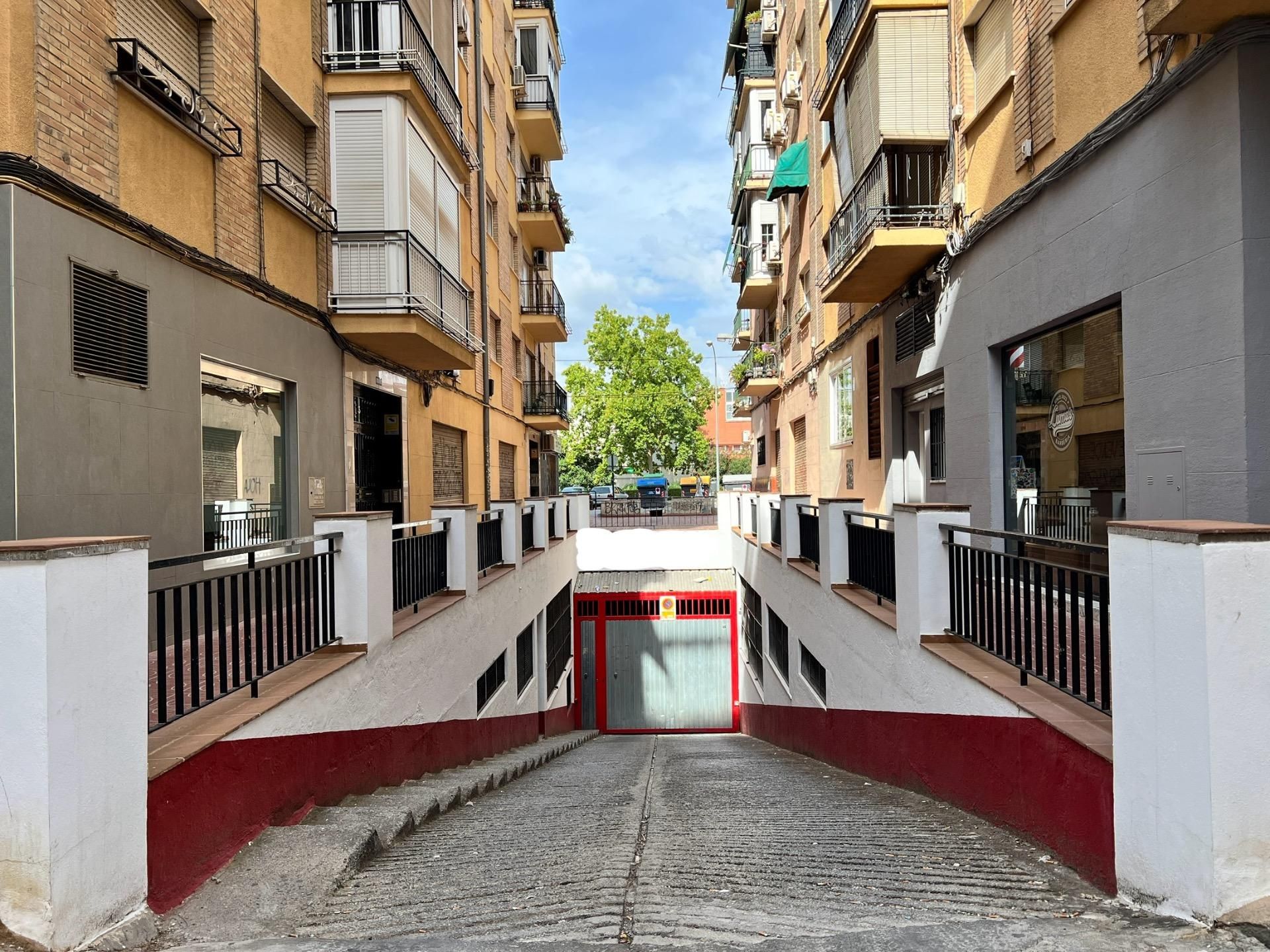 Exterior view of Garage to rent in  Granada Capital