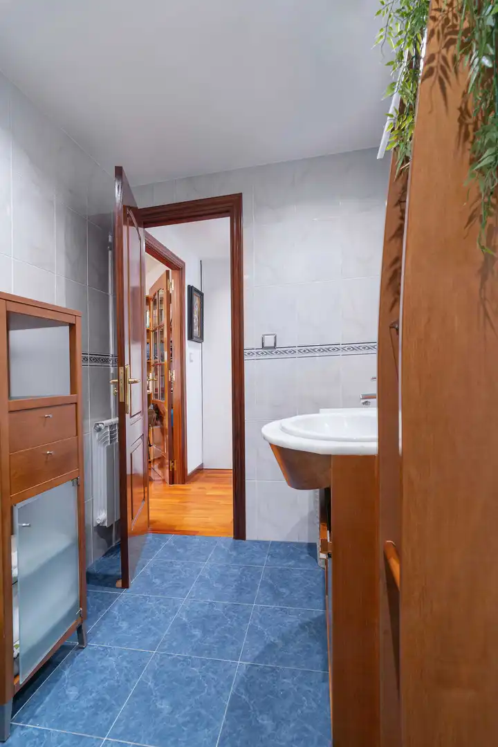 Bathroom of Duplexes for sale in A Coruña Capital   with Heating and Parquet flooring