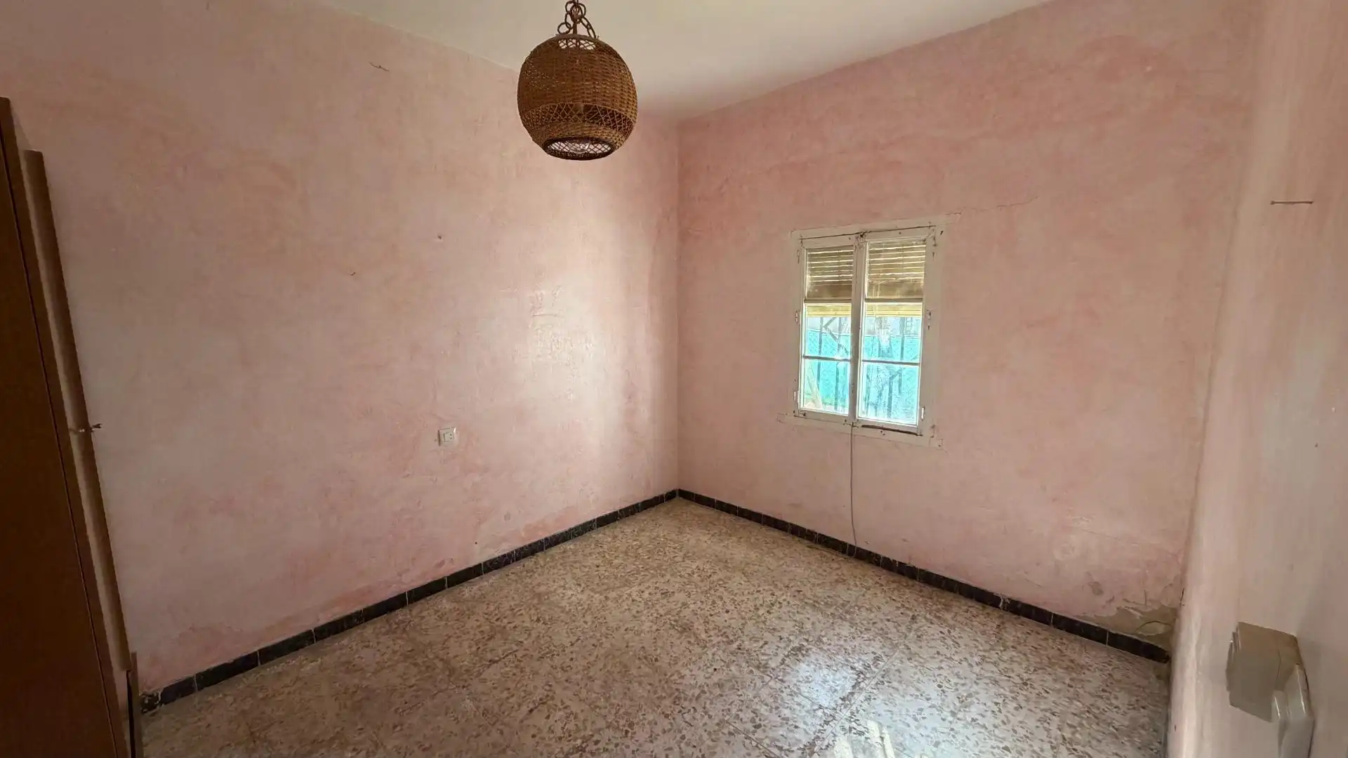 Sala d'estar de Casa o xalet en venda en Villafranca de los Caballeros amb Jardí privat i Terrassa