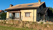 Vista exterior de Casa o xalet en venda en Suances amb Calefacció, Jardí privat i Parquet