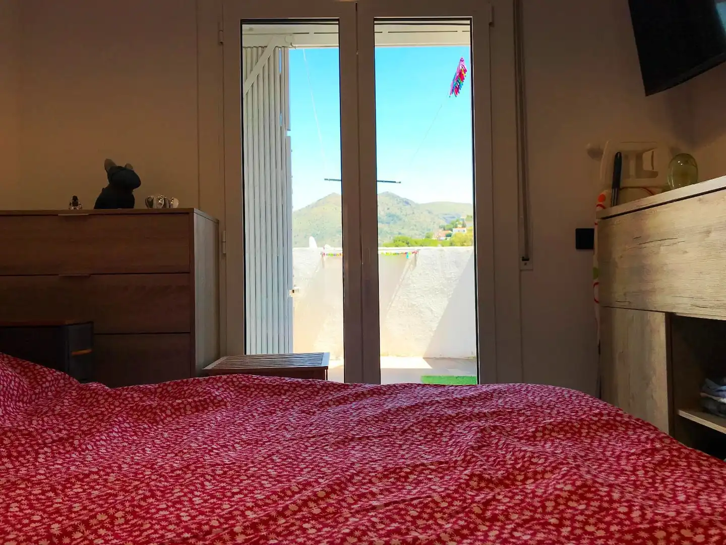 Schlafzimmer von Dachboden zum Verkauf in Roses mit Klimaanlage und Terrasse