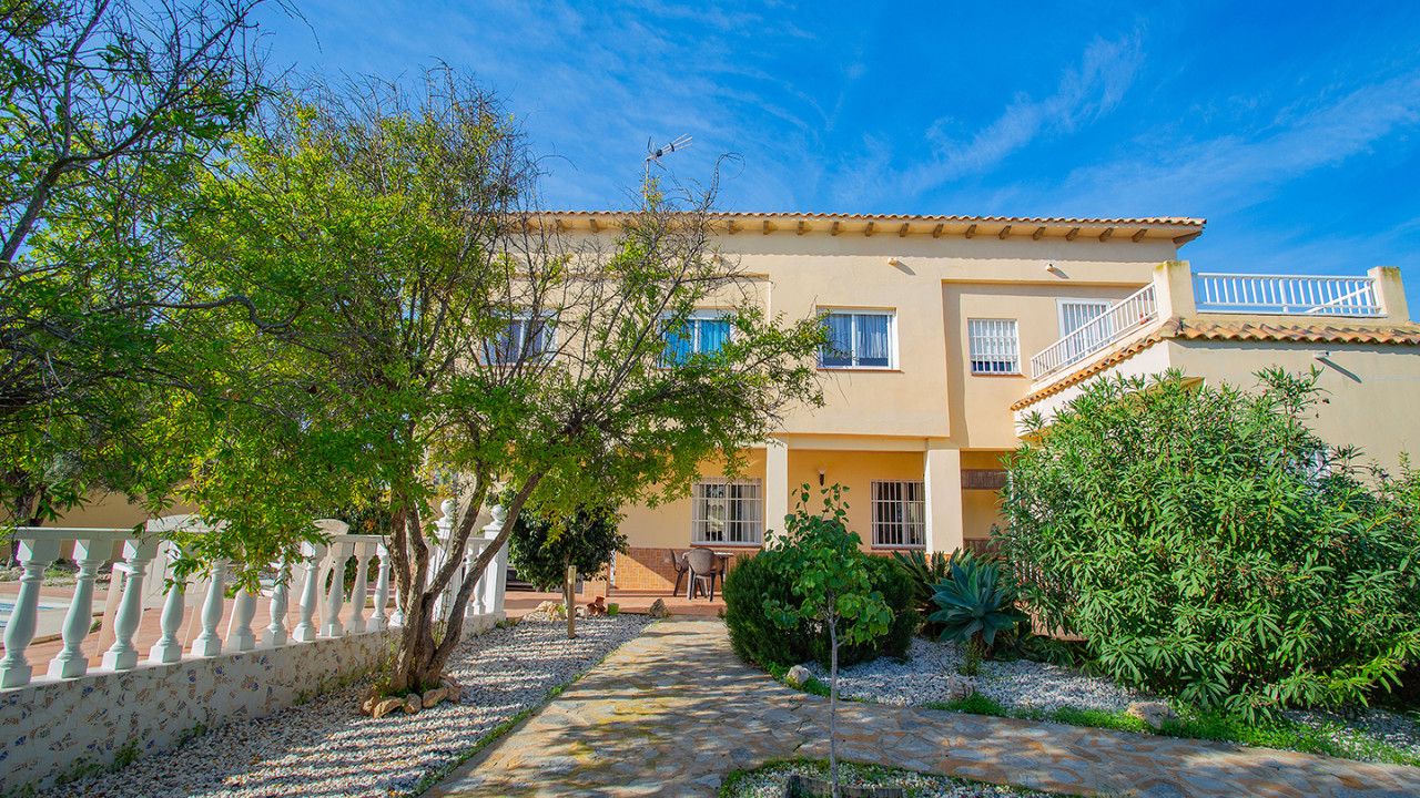 Jardí de Casa o xalet en venda en Torrevieja amb Aire condicionat, Calefacció i Jardí privat