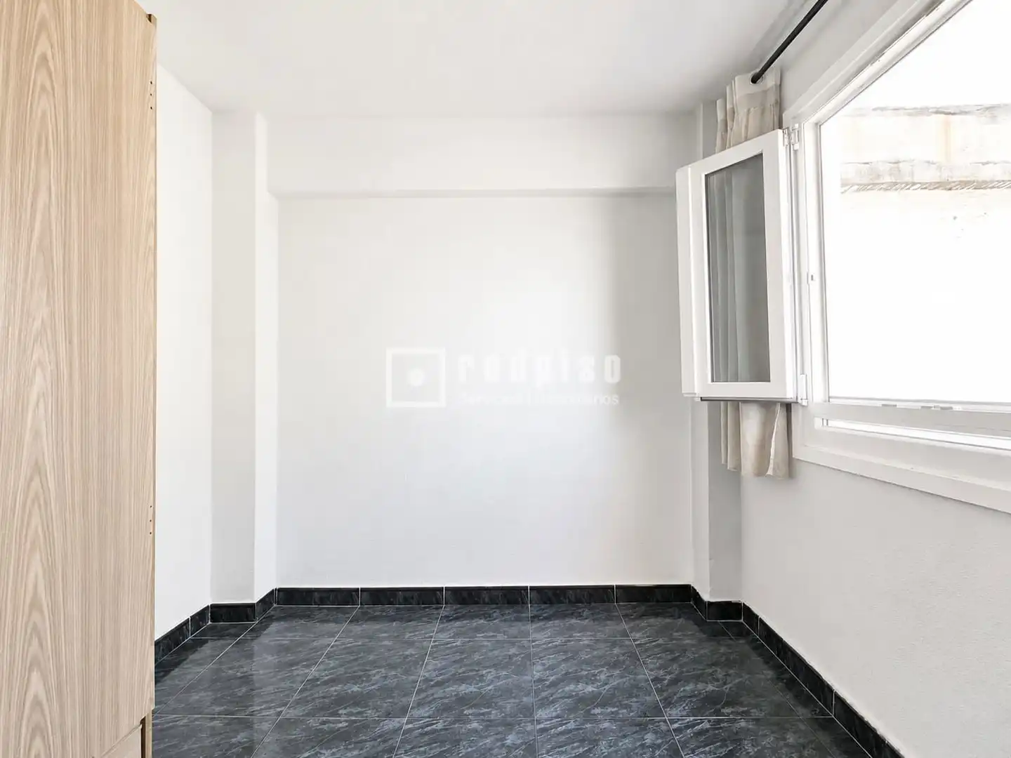 Habitación de Piso en venta en Xirivella con Aire acondicionado y Amueblado