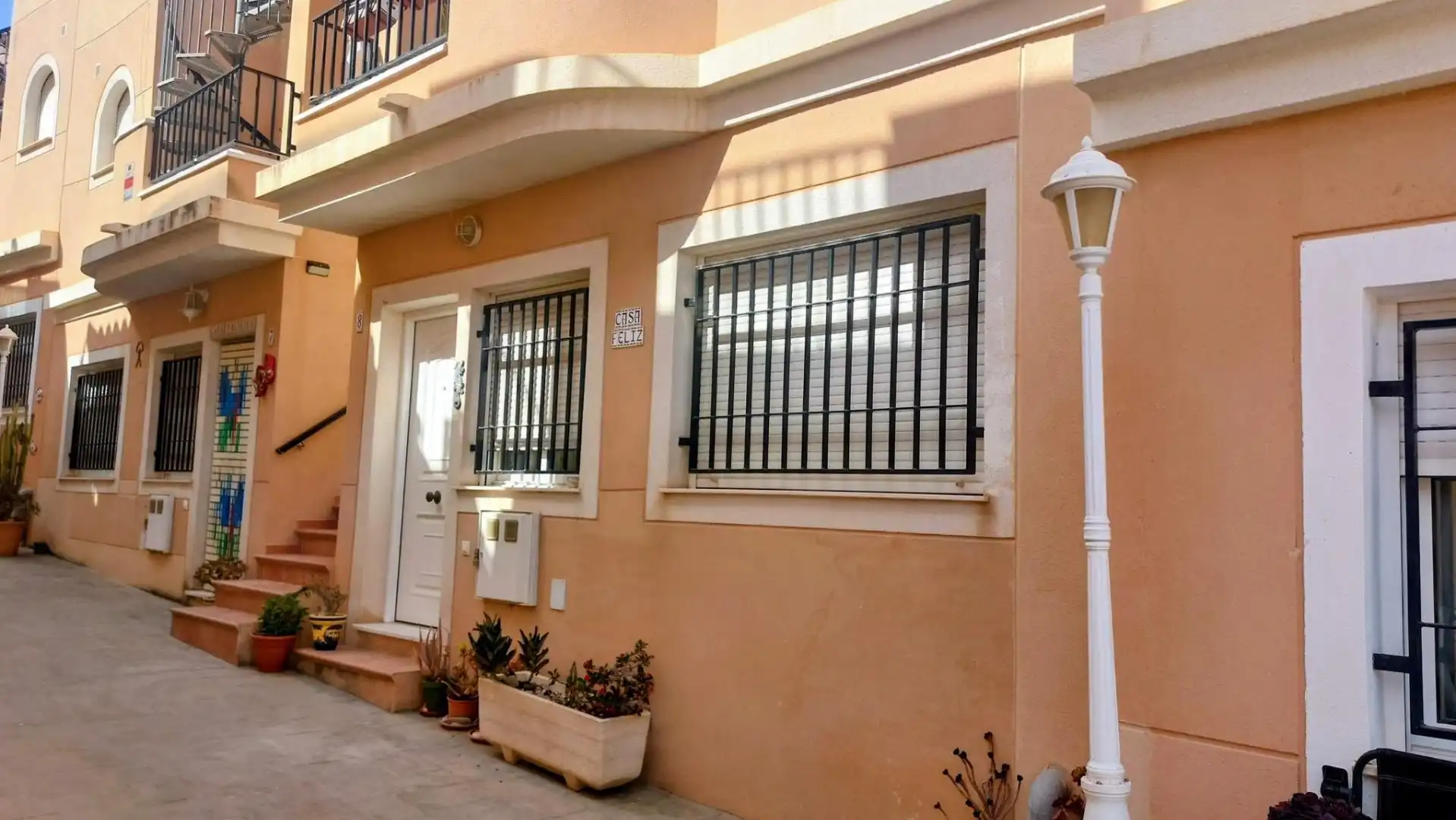 Vista exterior de Planta baixa en venda en Cuevas del Almanzora amb Aire condicionat, Calefacció i Piscina comunitària