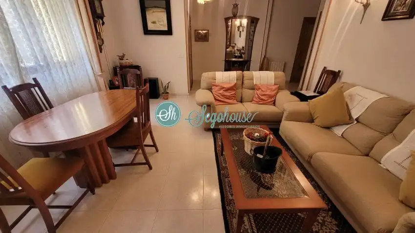 Sala d'estar de Casa o xalet en venda en Segovia amb Calefacció, Parquet i Terrassa