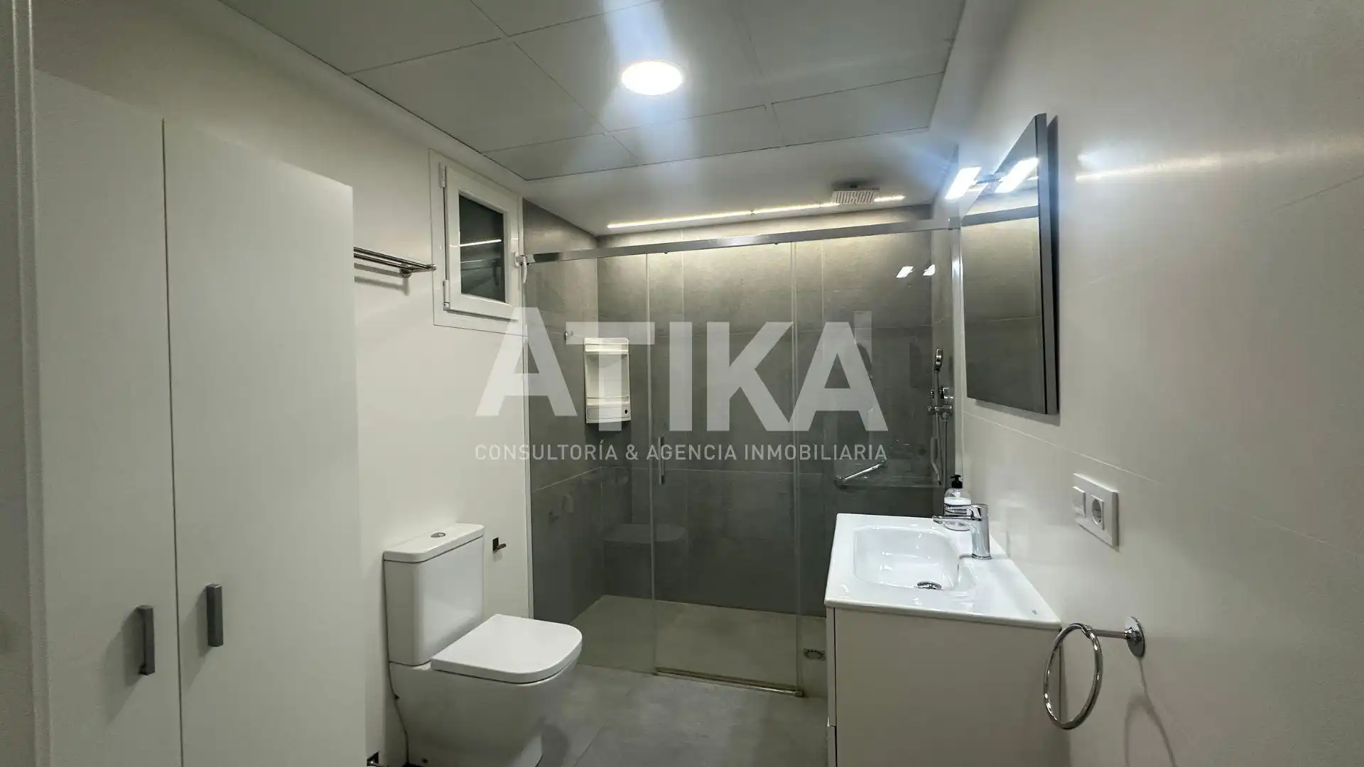 Bathroom of Flat for sale in Ontinyent  with Air Conditioner, Heating and Furnished