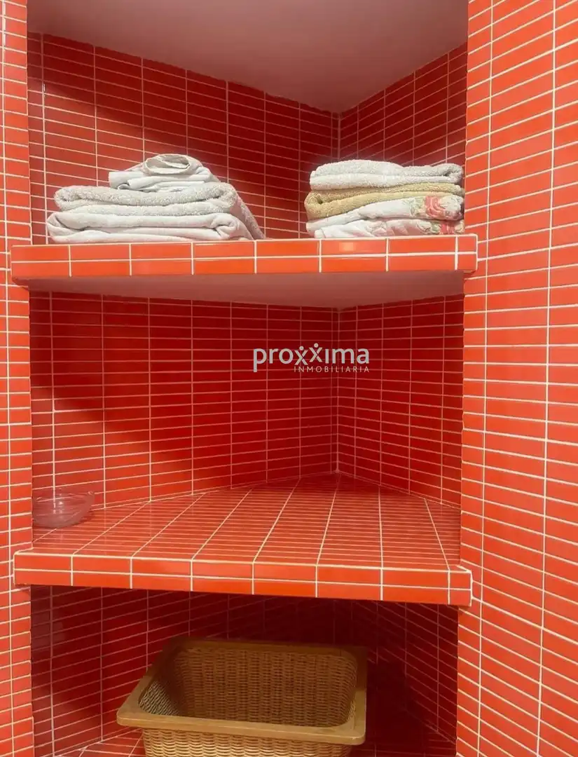Bathroom of Flat for sale in Sevilla  with Air Conditioner and Terrace