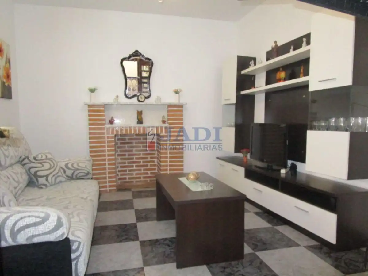 Sala de estar de Casa o chalet en venta en San Carlos del Valle con Trastero y Amueblado