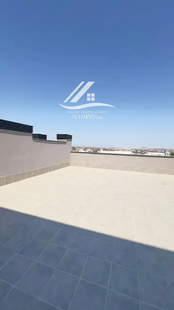 Terraza de Piso en venta en Madrid con Aire acondicionado, Piscina y Piscina comunitaria