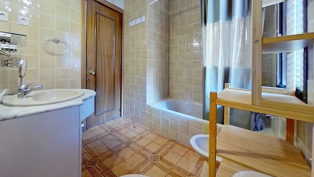 Baño de Piso de alquiler en Madrid con Calefacción y Terraza