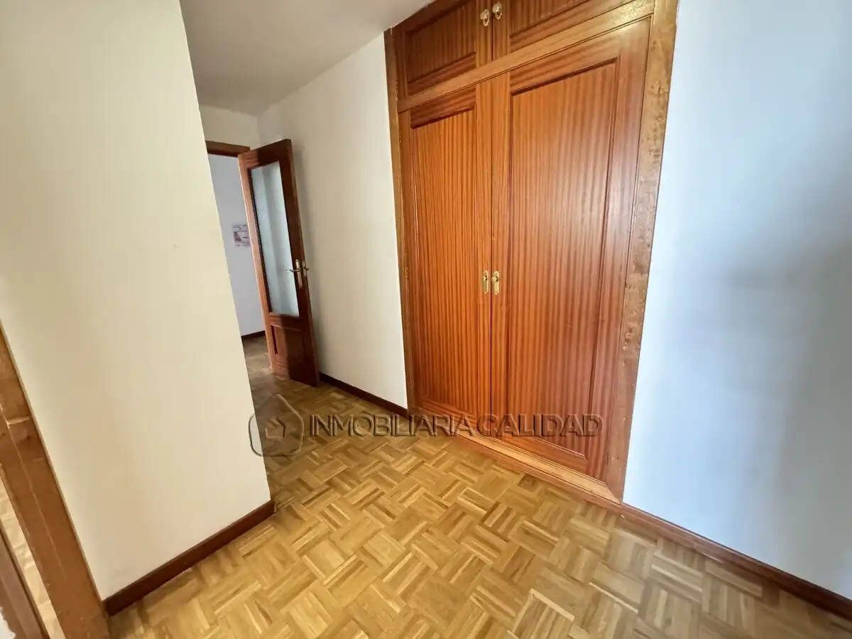 Habitación de Piso de alquiler en Burgos con Calefacción, Trastero y Amueblado
