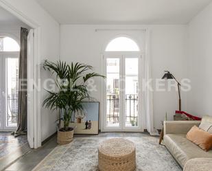Sala d'estar de Apartament de lloguer en  Barcelona Capital amb Aire condicionat, Calefacció i Parquet