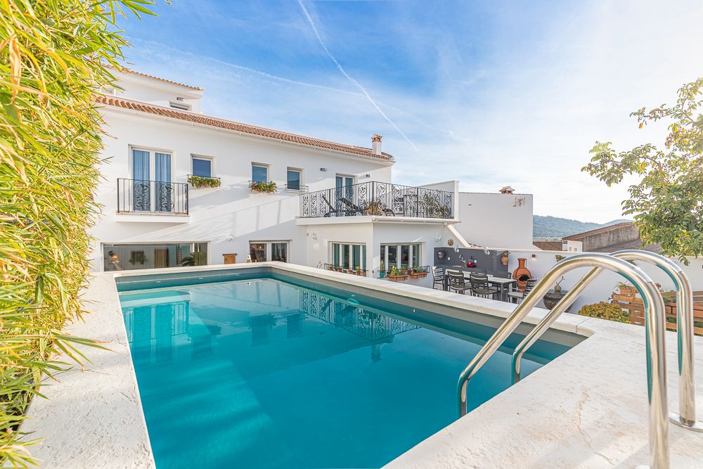 Swimming pool of Country house for sale in Alfarnatejo  with Air Conditioner, Heating and Private garden