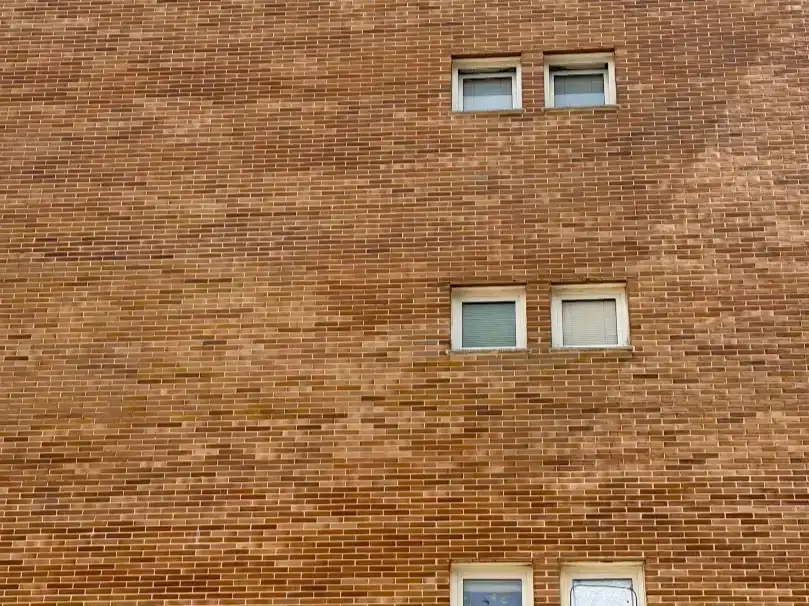 Vista exterior de Pis de lloguer en Béjar amb Parquet, Moblat i Balcó