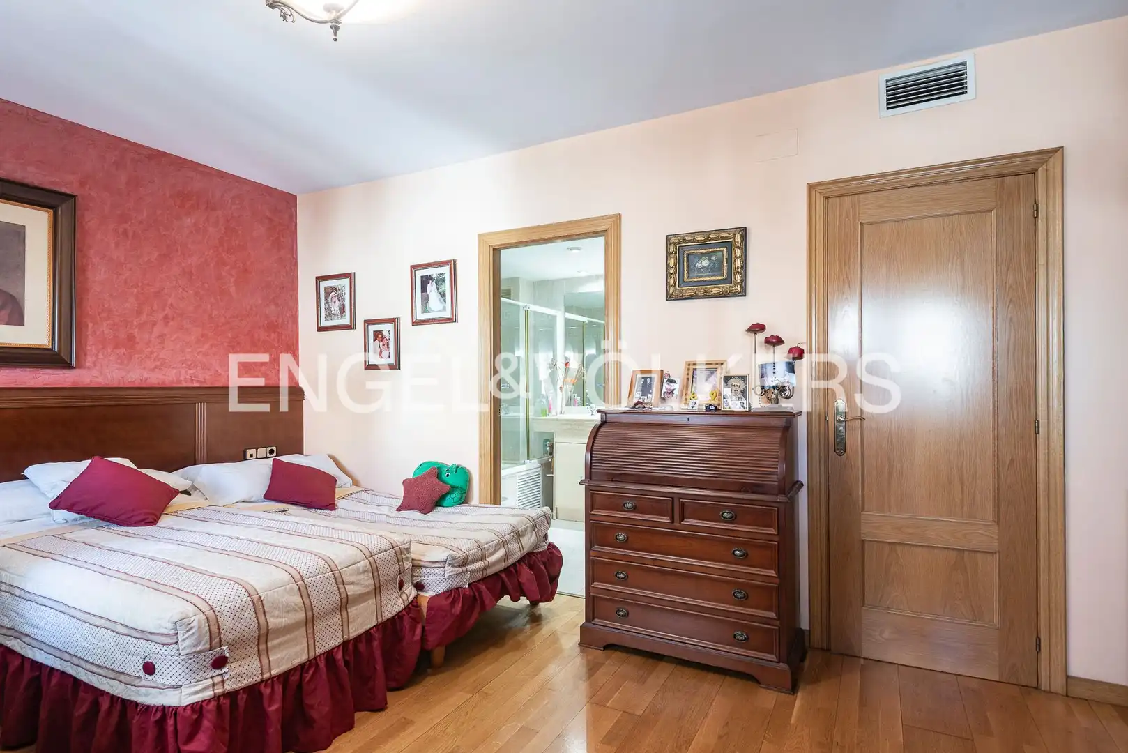 Habitación de Ático en venta en Sant Joan Despí con Aire acondicionado, Calefacción y Parquet