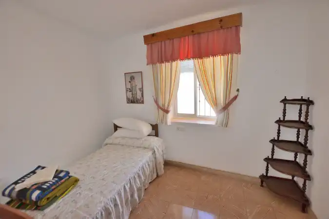 Dormitori de Casa adosada en venda en Faraján amb Terrassa, Traster i Balcó