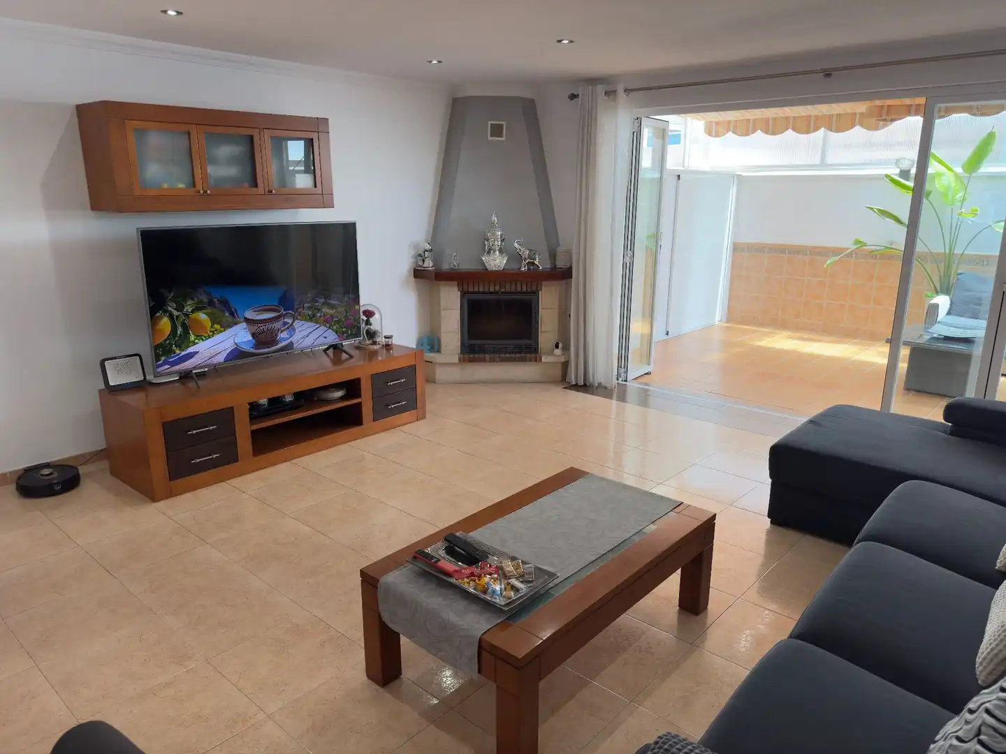 Sala d'estar de Casa adosada en venda en Roquetas de Mar amb Aire condicionat i Traster