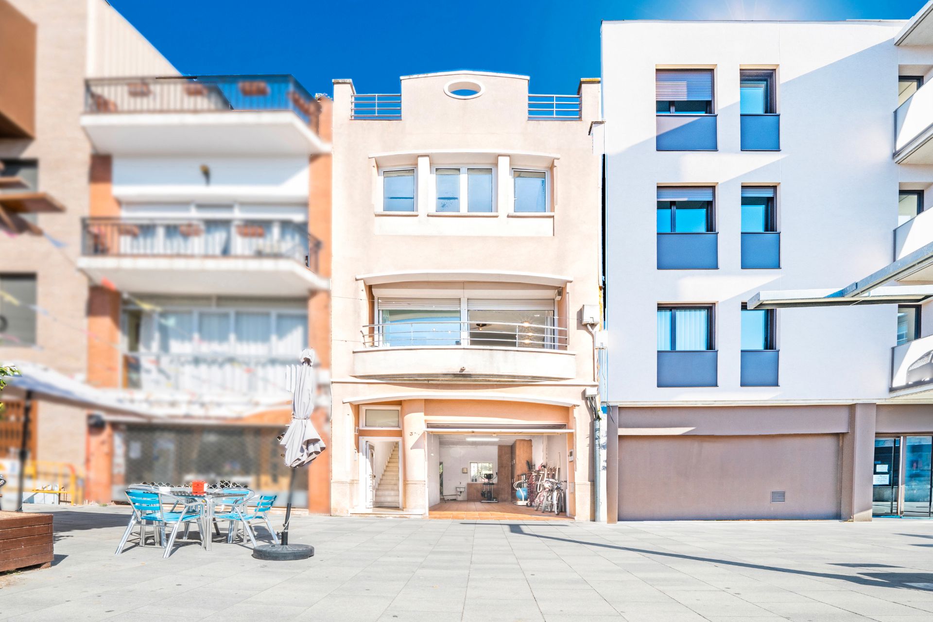 Exterior view of Single-family semi-detached for sale in Santa Perpètua de Mogoda  with Air Conditioner, Heating and Private garden