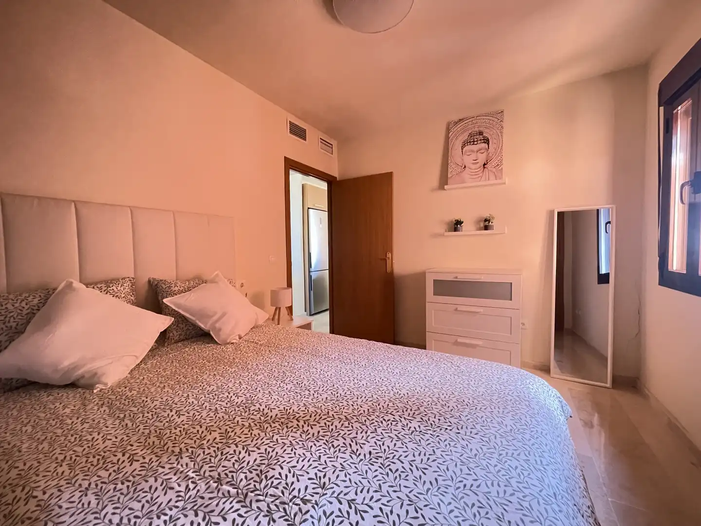 Dormitori de Apartament en venda en Estepona amb Aire condicionat, Terrassa i Traster