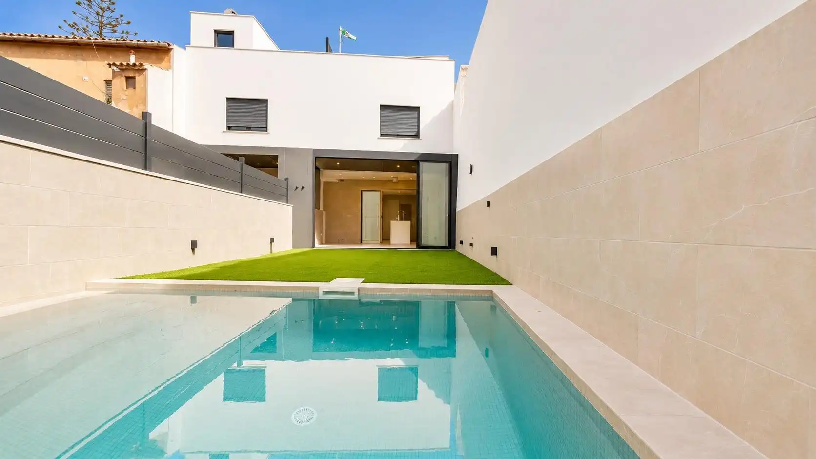 Swimming pool of Detached homes for sale in  Palma de Mallorca  with Air Conditioner, Heating and Private garden