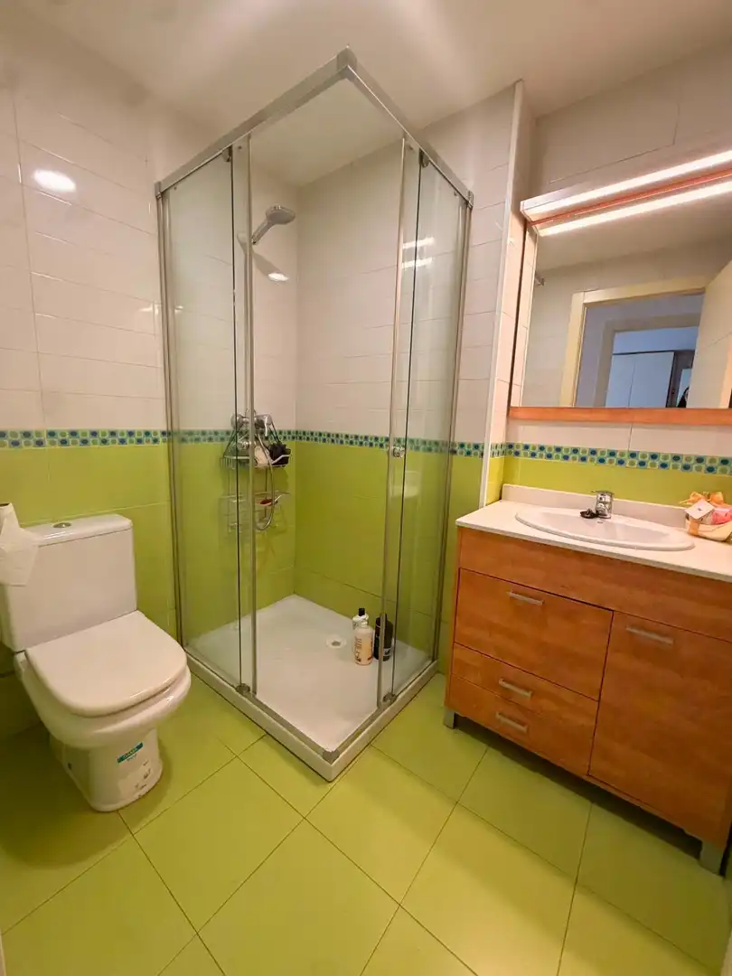 Baño de Piso en venta en Pineda de Mar con Calefacción, Parquet y Balcón