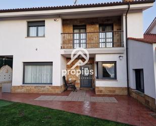 Exterior view of Single-family semi-detached for sale in Siero  with Terrace, Swimming Pool and Balcony