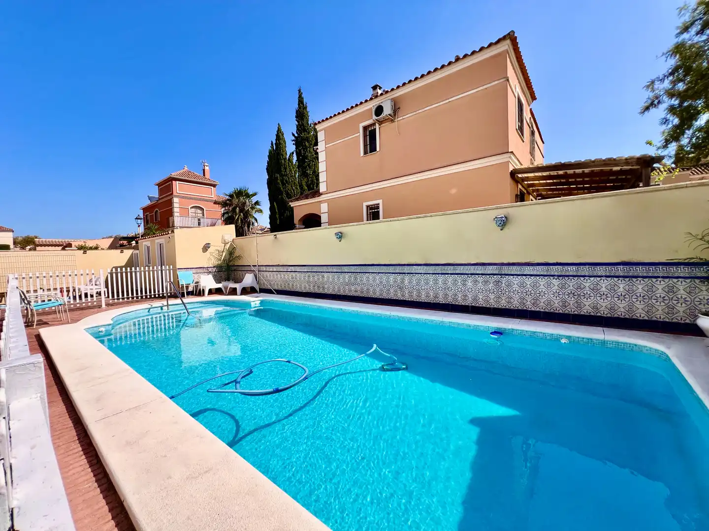 Piscina de Casa o chalet en venta en Espartinas con Aire acondicionado, Jardín privado y Terraza