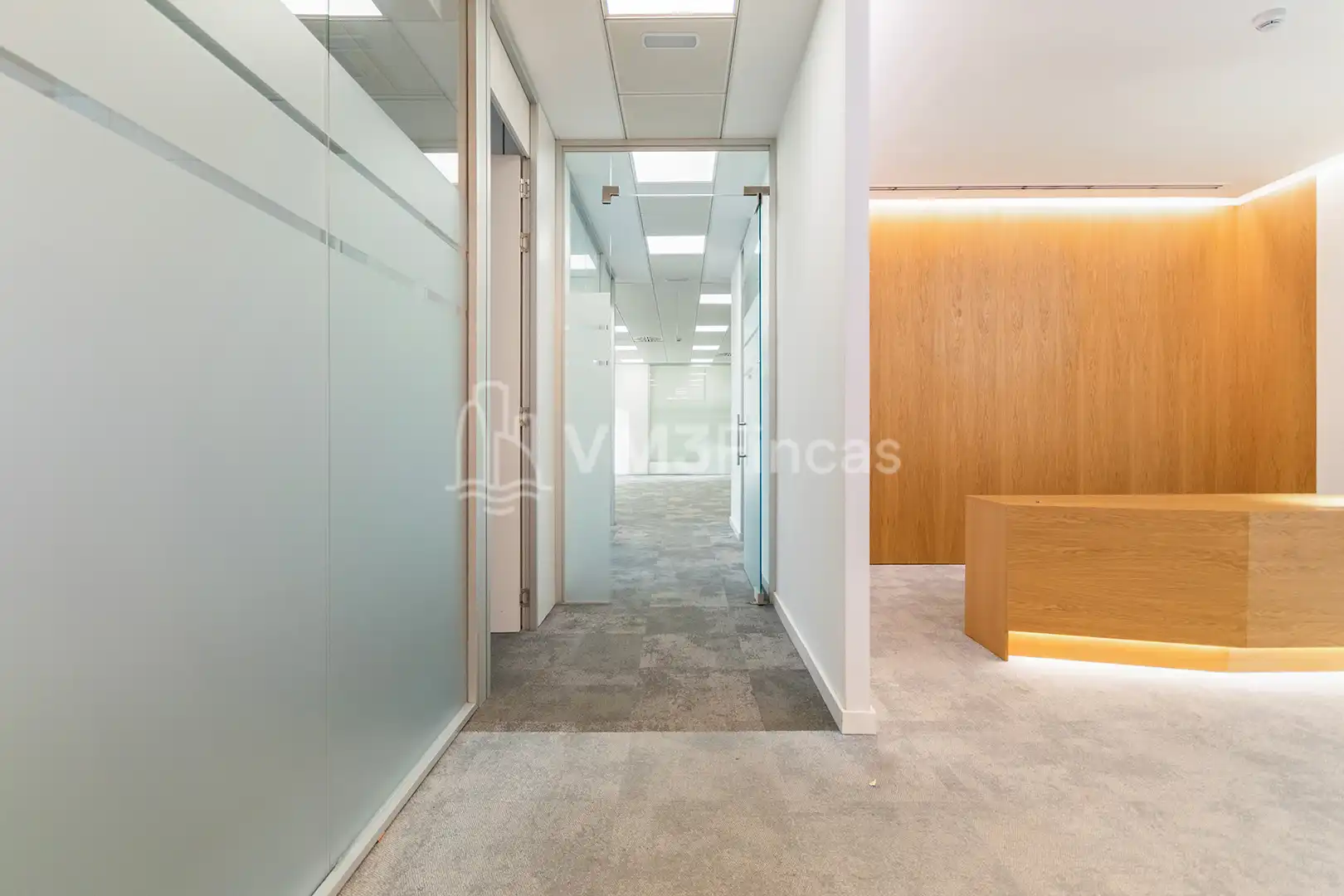 Büro zur Miete in El Prat de Llobregat mit Klimaanlage, Heizung und Terrasse