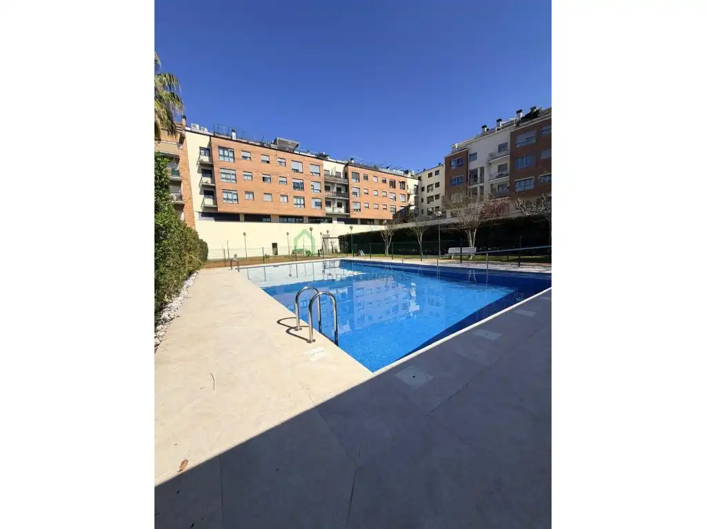 Piscina de Dúplex en venda en Badajoz amb Aire condicionat, Calefacció i Terrassa