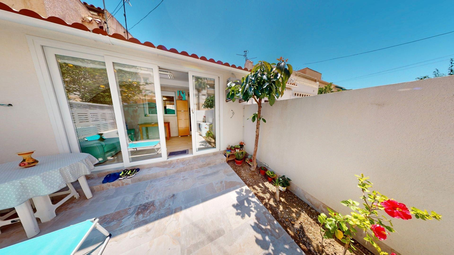 Garden of Flat for sale in Torrevieja  with Air Conditioner, Heating and Private garden