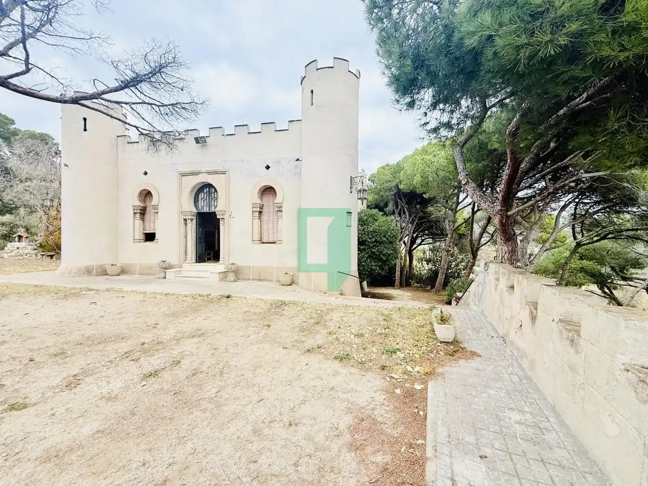 Vista exterior de Finca rústica en venda en Badalona amb Terrassa