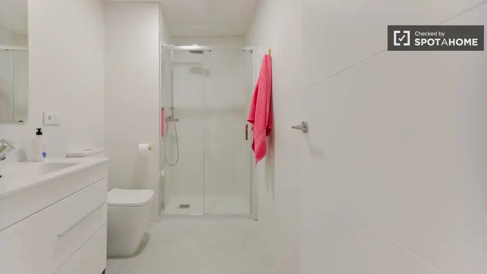 Baño de Piso de alquiler en Valencia con Aire acondicionado, Calefacción y Amueblado