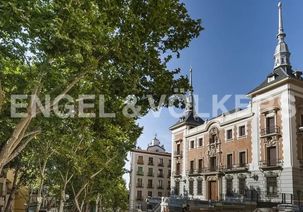 Vista exterior de Pis en venda en Madrid amb Calefacció