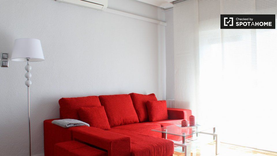 Living room of Flat to rent in  Madrid Capital  with Air Conditioner, Heating and Furnished