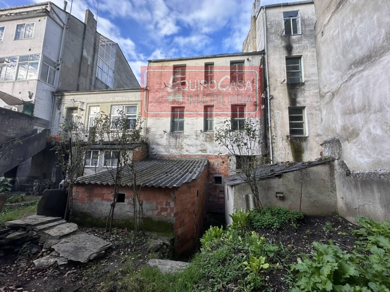 Vista exterior de Casa adosada en venda en Lugo Capital amb Jardí privat