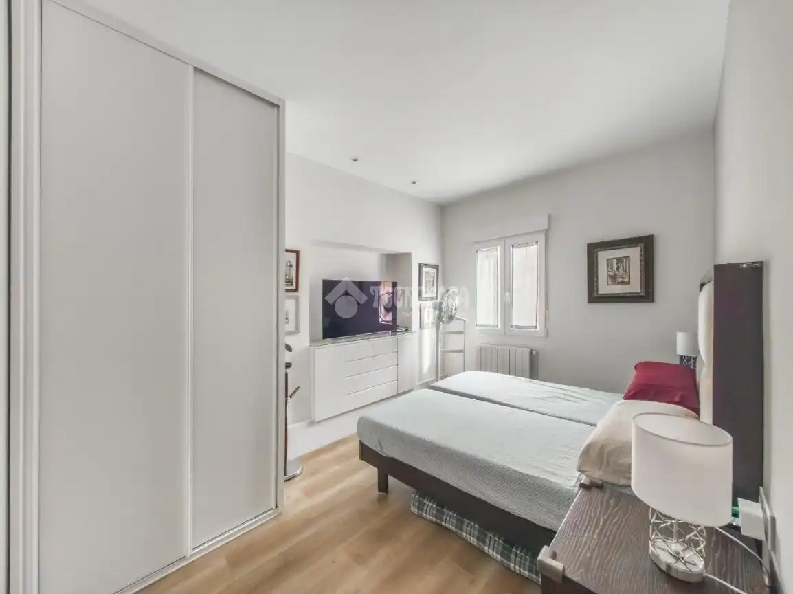 Bedroom of Flat for sale in Madrid  with Air Conditioner, Heating and Home automation