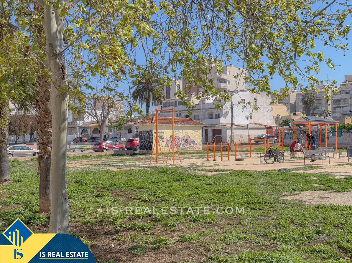 Vista exterior de Apartament en venda en Torrevieja amb Calefacció, Moblat i Forn