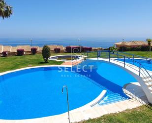 Piscina de Apartament en venda en Almuñécar amb Aire condicionat, Calefacció i Parquet