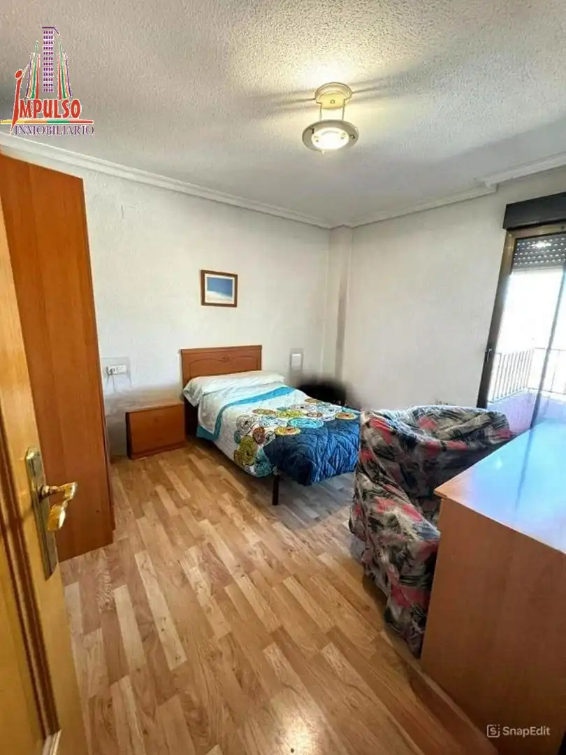 Habitación de Piso en venta en Albacete con Calefacción, Amueblado y Balcón