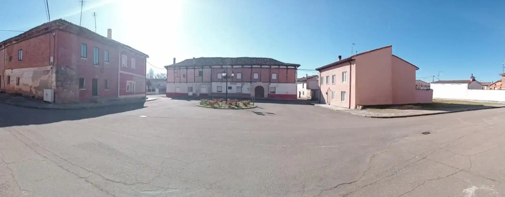 Vista exterior de Casa adosada en venda en Sotresgudo amb Traster i Moblat